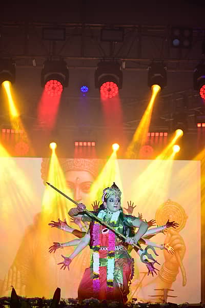 ಶ್ರೀರಂಗಪಟ್ಟಣ ದಸರಾ ಕಾರ್ಯಕ್ರಮದಲ್ಲಿ ಮೊದಲ ದಿನವಾದ ಗುರುವಾರ ಹಿನ್ನೆಲೆ ಗಾಯಕ ರಾಜೇಶ್‌ ಕೃಷ್ಣನ್‌ ಮತ್ತು ತಂಡ ಸಂಗೀತ ಕಾರ್ಯಕ್ರಮ ನಡೆಸಿಕೊಟ್ಟಿತು. ರಾಜೇಶ್‌ ಅವರ ಸುಮಧುರ ಗಾಯನಕ್ಕೆ ಪ್ರೇಕ್ಷಕರು ಮನಸೋತರು