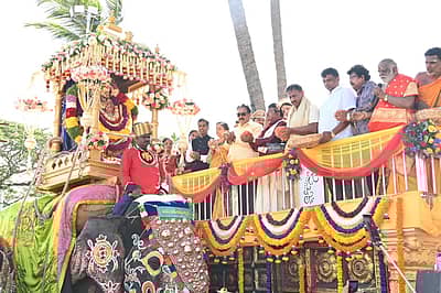 ಶ್ರೀರಂಗಪಟ್ಟಣ ದಸರಾ: ಜಂಬೂಸವಾರಿ ಮೆರವಣಿಗೆಗೆ ಟಿ.ಎಸ್‌.ನಾಗಾಭರಣ ಚಾಲನೆ