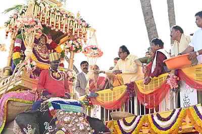 ಶ್ರೀರಂಗಪಟ್ಟಣ ದಸರಾ: ಜಂಬೂಸವಾರಿ ಮೆರವಣಿಗೆಗೆ ಟಿ.ಎಸ್‌.ನಾಗಾಭರಣ ಚಾಲನೆ