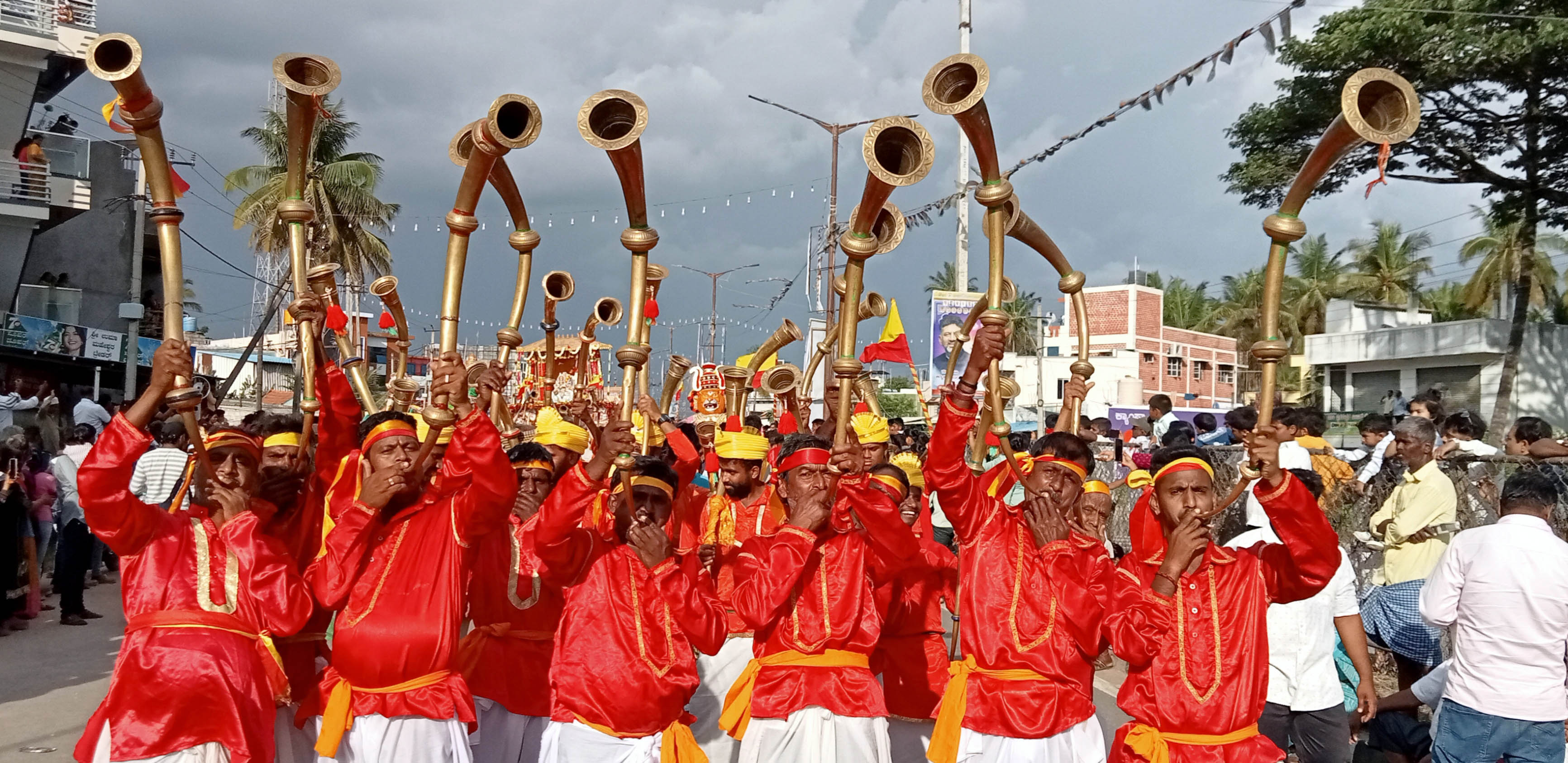 ಕಹಳೆ ಮೊಳಗಿಸಿದ ಜಾನಪ ಕಲಾವಿದರು 