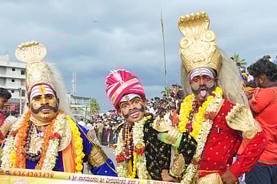ಜಂಬೂ ಸವಾರಿ ಮೆರವಣಿಗೆಯಲ್ಲಿ ಗಮನ ಸೆಳೆದ ವೀರಗಾಸೆ 