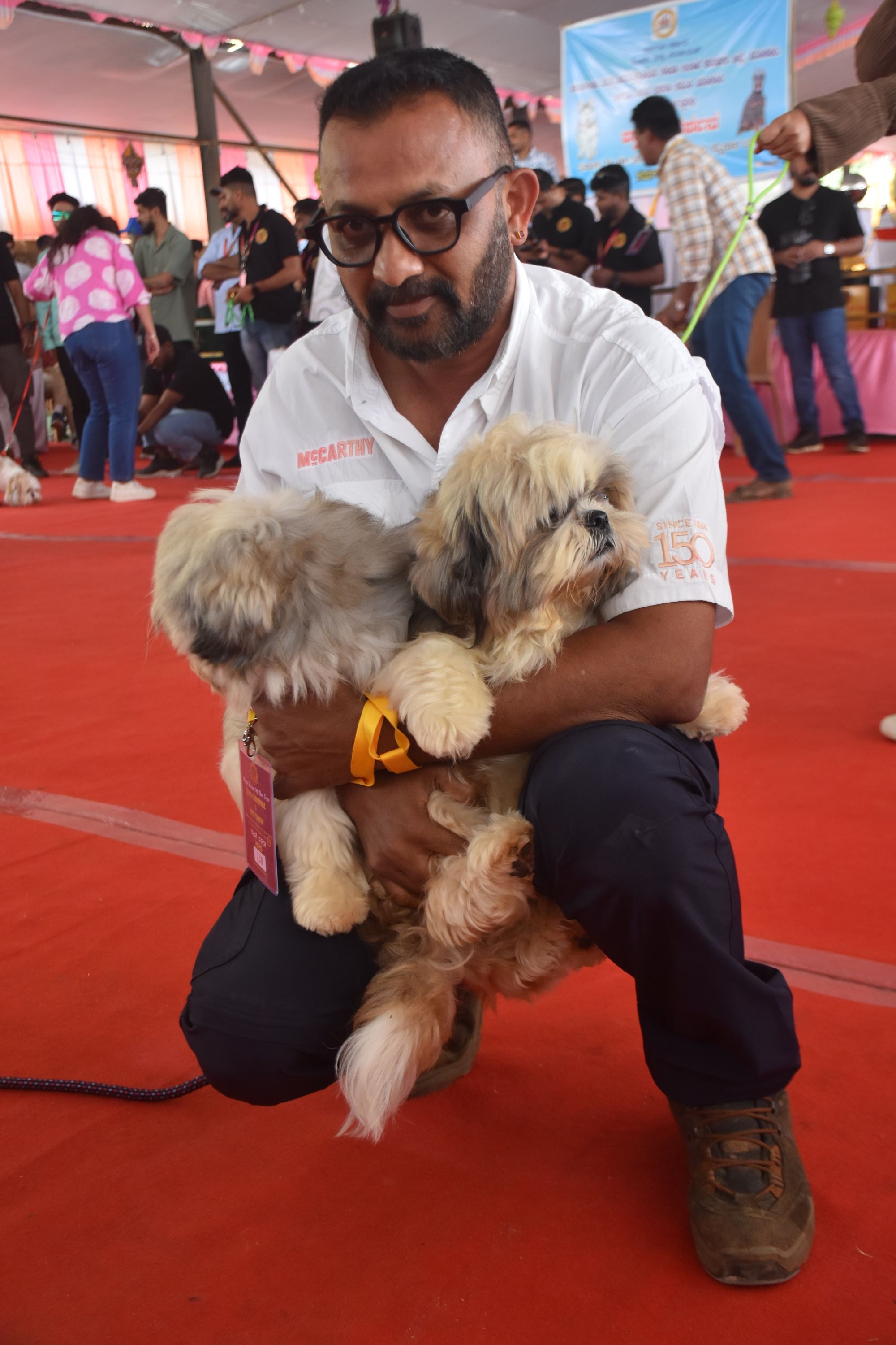 ಮಡಿಕೇರಿ ದಸರಾ ಉತ್ಸವದ ಅಂಗವಾಗಿ ಶುಕ್ರವಾರ ನಡೆದ ಯುವ ದಸರೆಯಲ್ಲಿ ಪುಟ್ಟಶ್ವಾನಗಳು ಗಮನ ಸೆಳೆದವು