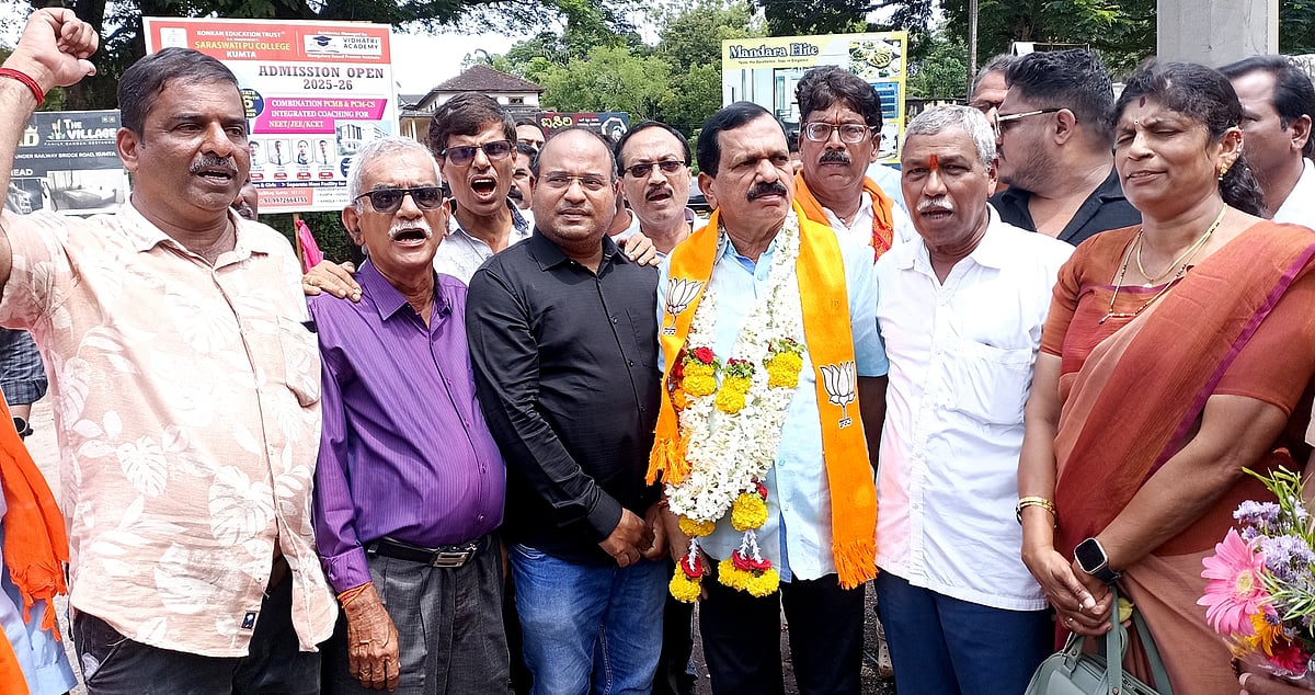 ಶಾಸಕರ ಆಯ್ಕೆ: ನ್ಯಾಯಾಲಯ ತೀರ್ಪು ಸಂಭ್ರಮಿಸಿದ ಬಿಜೆಪಿ ಕಾರ್ಯಕರ್ತರು