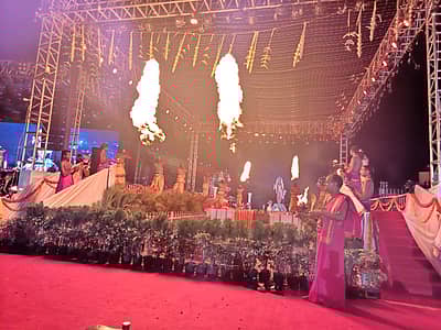 ಮಂಡ್ಯ ಜಿಲ್ಲೆಯ ಶ್ರೀರಂಗಪಟ್ಟಣ ತಾಲ್ಲೂಕಿನ ಕೆ.ಆರ್.ಎಸ್ ಬೃಂದಾವನ ಅಂಗಳದಲ್ಲಿ 'ಕಾವೇರಿ ಆರತಿ' ಕಾರ್ಯಕ್ರಮಕ್ಕೆ ಉಪಮುಖ್ಯಮಂತ್ರಿ ಡಿ.ಕೆ.ಶಿವಕುಮಾರ್ ಚಾಲನೆ ನೀಡಿದರು. 