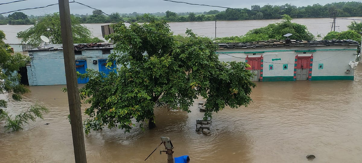 ಸೇಡಂ ತಾಲ್ಲೂಕಿನಾದ್ಯಂತ ವರುಣನ ಆರ್ಭಟ: ಸಟಪಟನಹಳ್ಳಿ ಮನೆಗಳಿಗೆ ನುಗ್ಗಿದ ಮಳೆ ನೀರು