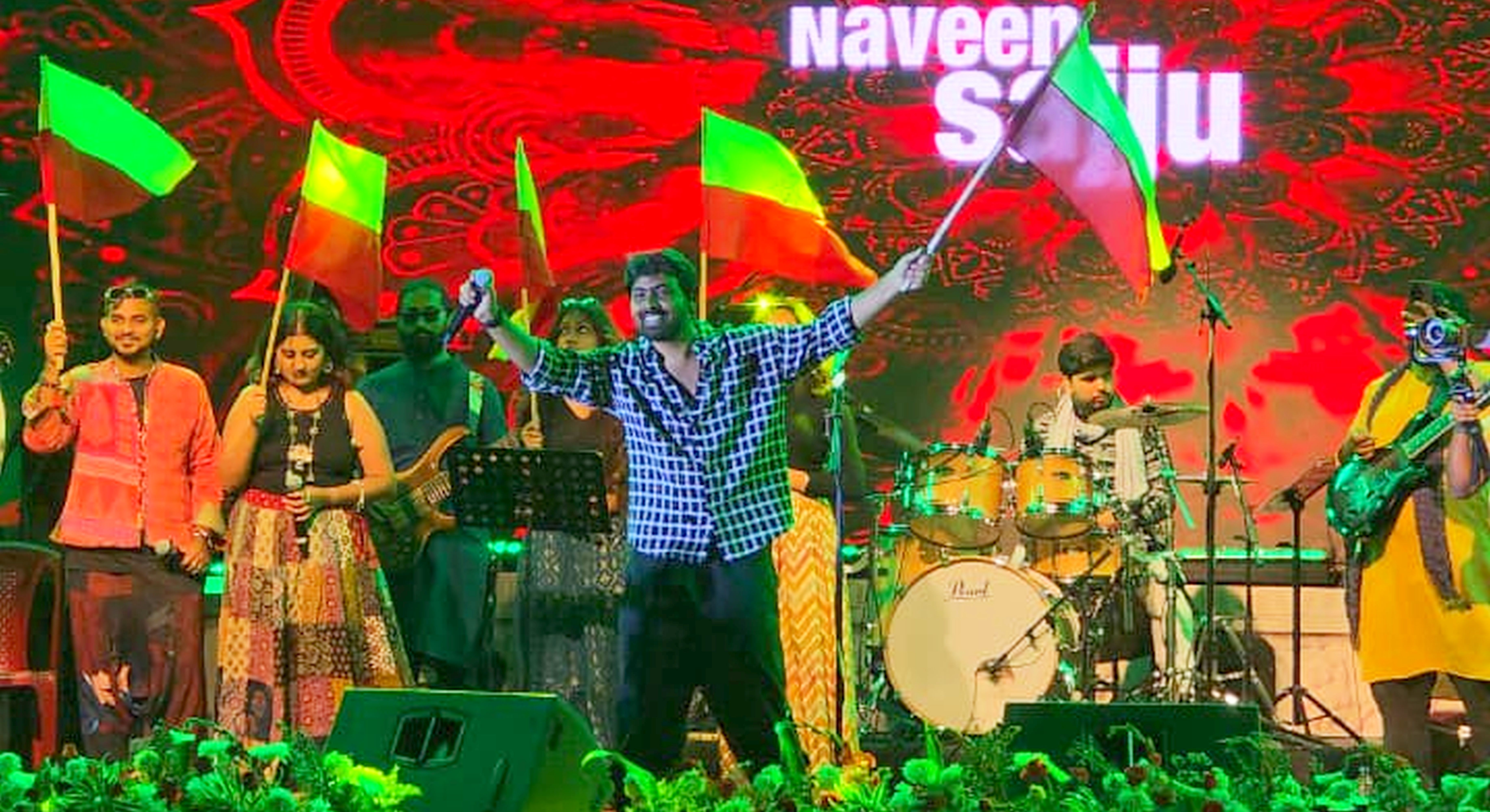 ‘ಕಾವೇರಿ ಆರತಿ’ ಕಾರ್ಯಕ್ರಮದಲ್ಲಿ ಶನಿವಾರ ನವೀನ್‌ ಸಜ್ಜು ಮತ್ತು ತಂಡ ಸಂಗೀತ ಕಾರ್ಯಕ್ರಮ ನಡೆಸಿಕೊಟ್ಟಿತು 
