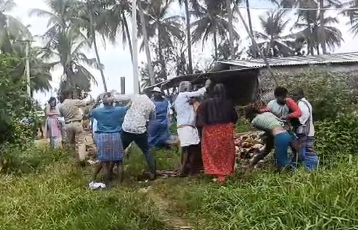 ಭೂ ವಿವಾದ: ಪೊಲೀಸ್ ಎದುರೇ ಕುಟುಂಬದ ಮೇಲೆ ರೌಡಿಶೀಟರ್ ಹಲ್ಲೆ