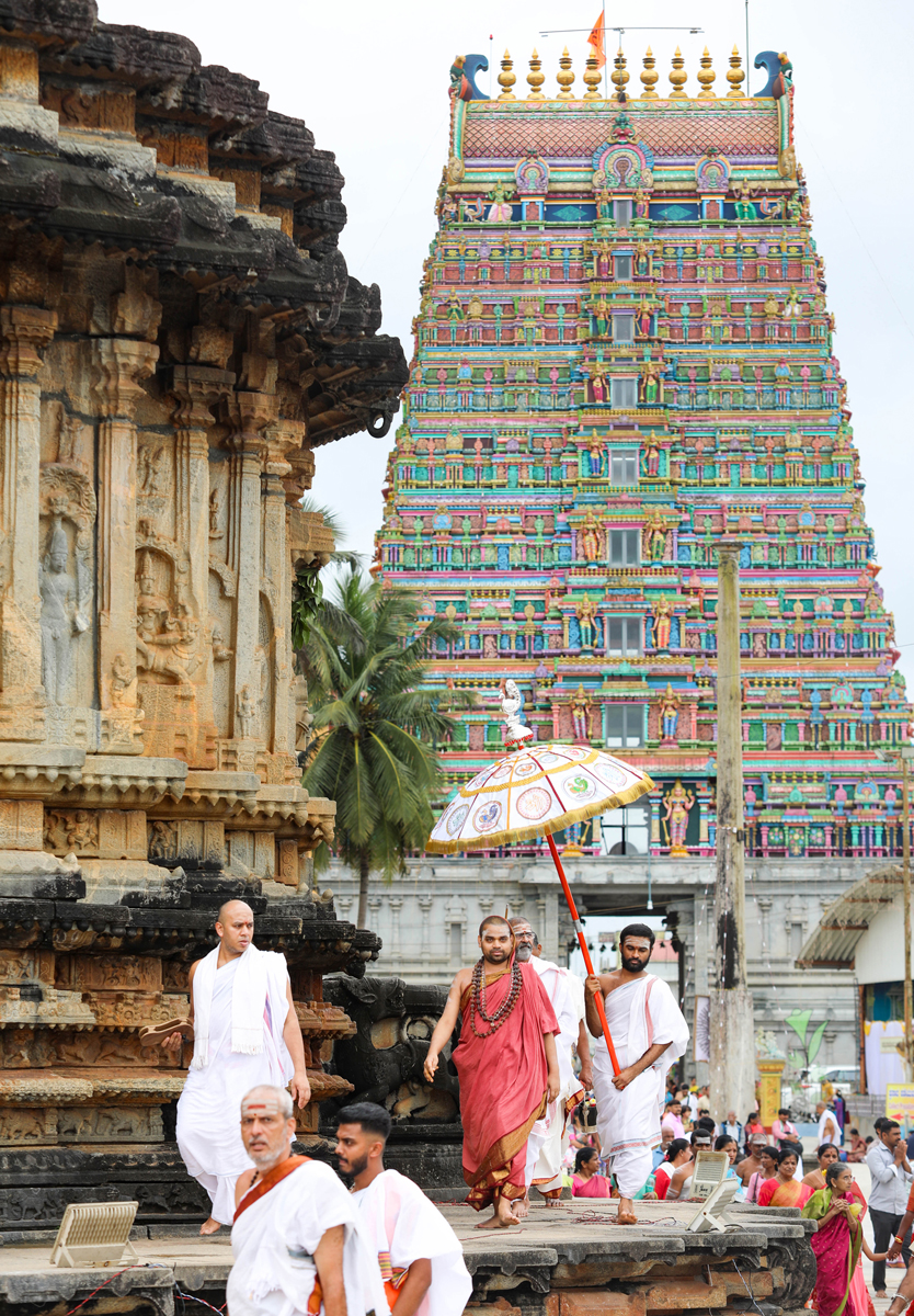 ಶರನ್ನವರಾತ್ರಿಯ ಪ್ರಯುಕ್ತ ಶಾರದಾ ಮಠದ ವಿಧುಶೇಖರಭಾರತೀ ಸ್ವಾಮೀಜಿಯವರು ಶಾರದಾ ಮಠದ ಎಲ್ಲಾ ದೇವಾಲಯಗಳಿಗೆ ತೆರಳಿ ದರ್ಶನ ಪಡೆದರು