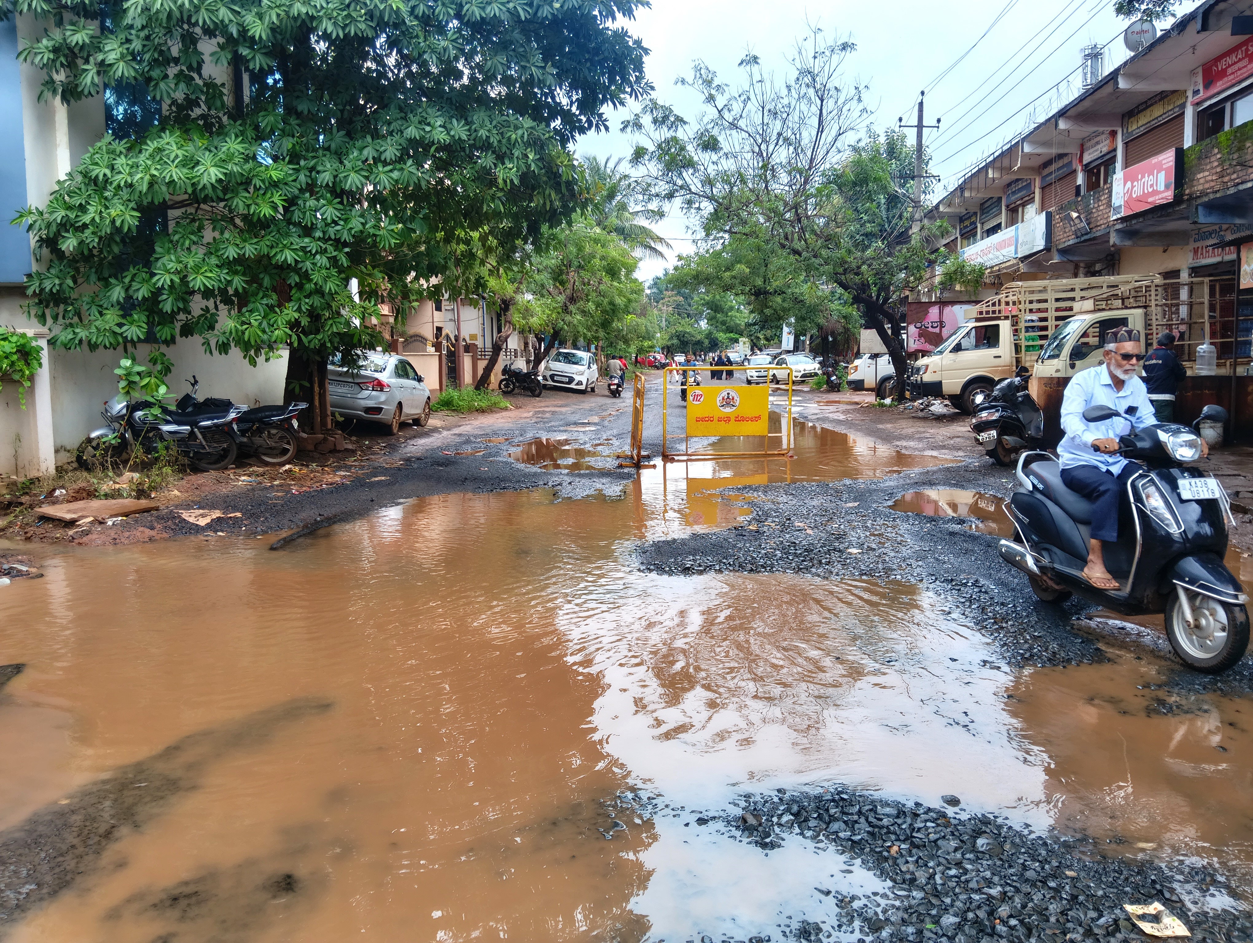 ಸತತ ಮಳೆಗೆ ಬೀದರ್‌ನ ಕೆಇಬಿ ಬಳಿಯ ರಸ್ತೆಯ ಚಹರೆ ಬದಲಾಗಿದೆ