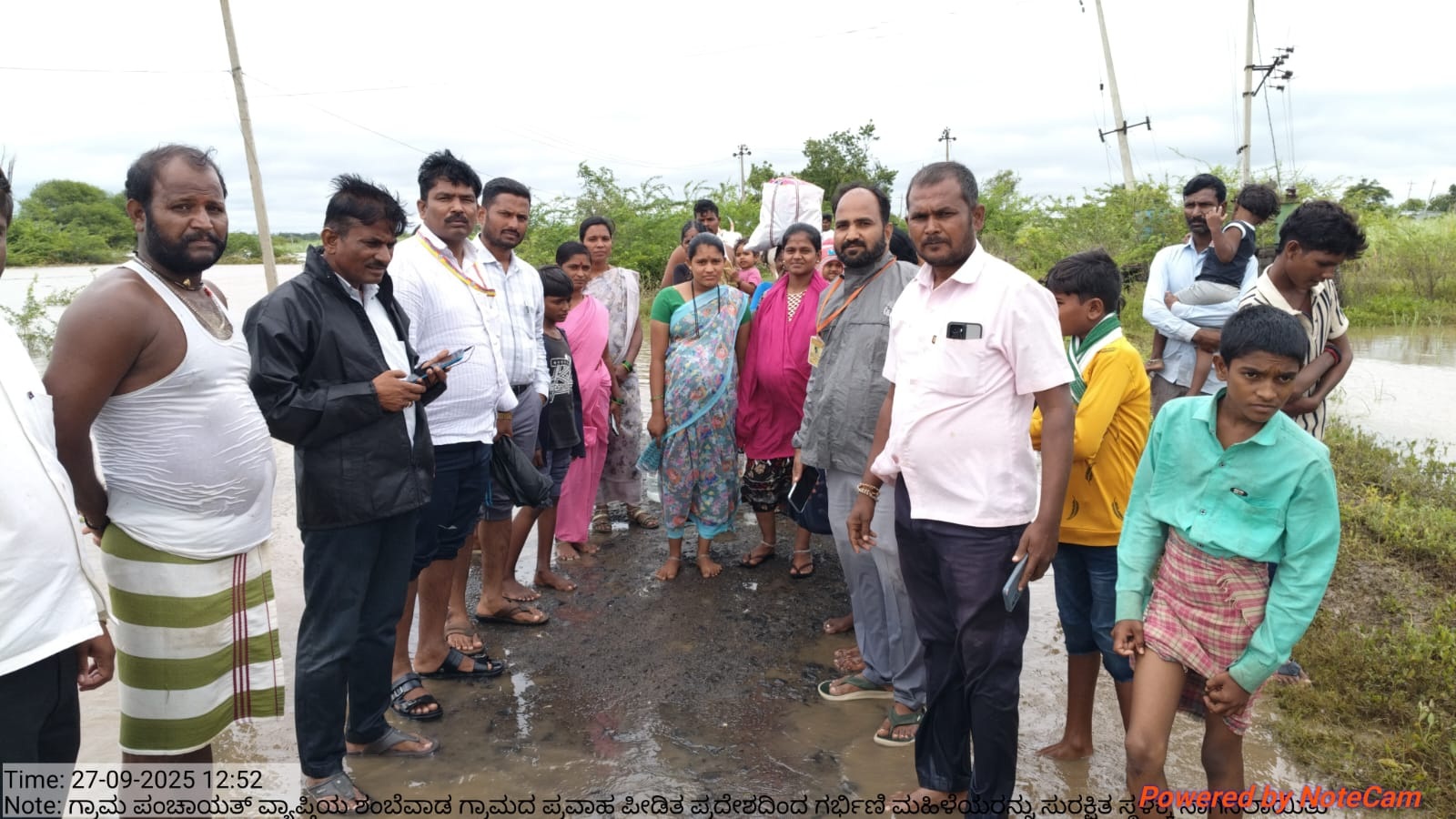 ಆಲಮೇಲ ತಾಲ್ಲೂಕಿನ ಶಂಬೇವಾಡ ಗ್ರಾಮದಲ್ಲಿ ಭೀಮಾ ನದಿ ಪ್ರವಾಹದಲ್ಲಿ ಸಿಲುಕಿದ್ದ ಮೂವರು ಗರ್ಭಿಣಿಯರನ್ನು ಬೋಟ್ ಮುಖಾಂತರ ಕರೆತಂದು ದೇವಣಗಾಂವ ಆರೋಗ್ಯ ಉಪ ಕೇಂದ್ರಕ್ಕೆ ಸ್ಥಳಾಂತರಿಸಲಾಯಿತು
