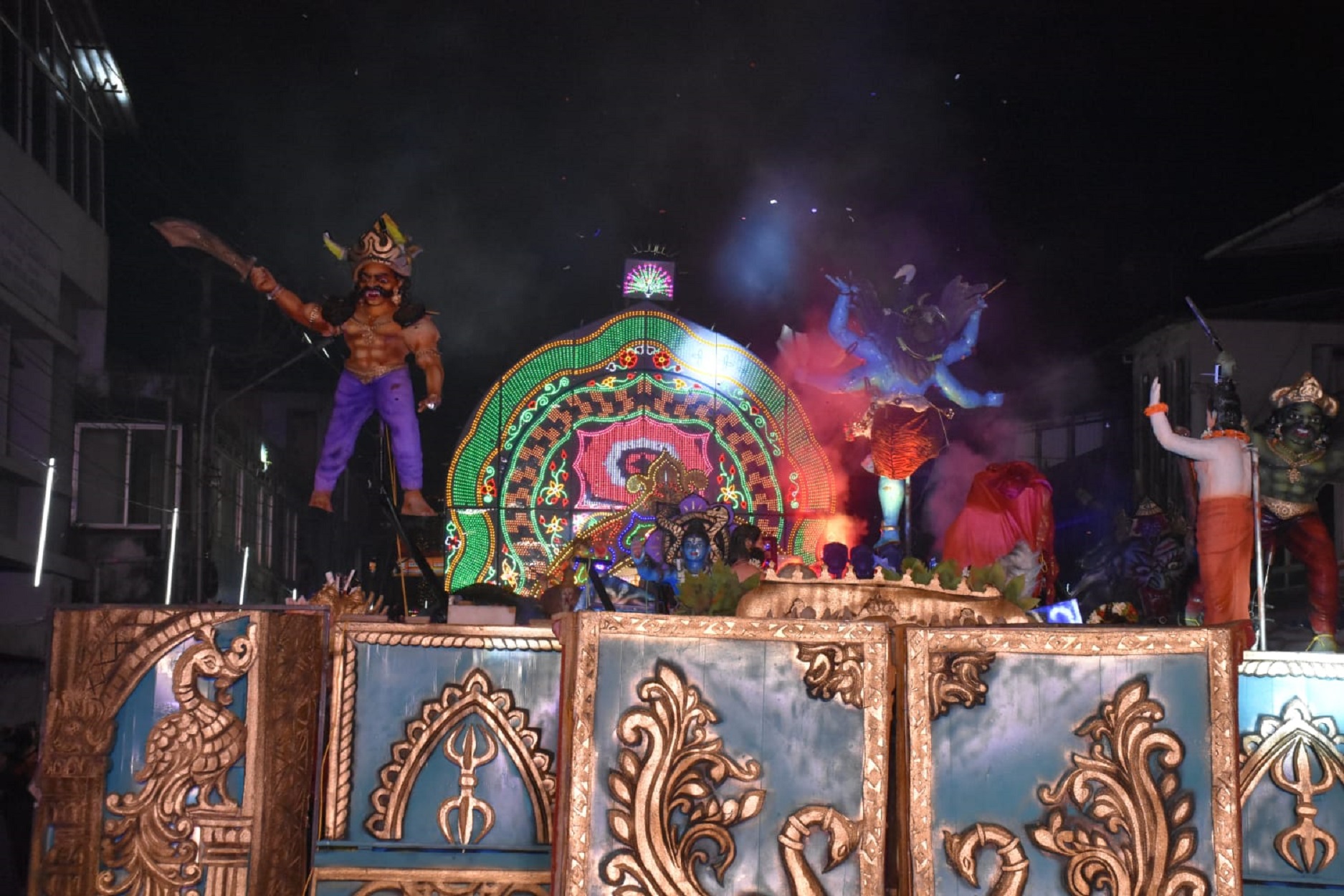 ಚೌಡೇಶ್ವರಿ ದೇಗುಲವು ಅರುಣಾಸುರ ವಧೆ ಕಥಾ ಪ್ರಸಂಗವನ್ನು ಈ ಹಿಂದಿನ ವರ್ಷದಲ್ಲಿ ಪ್ರಸ್ತುತಪಡಿಸಿ ಗಮನ ಸೆಳೆಯಿತು