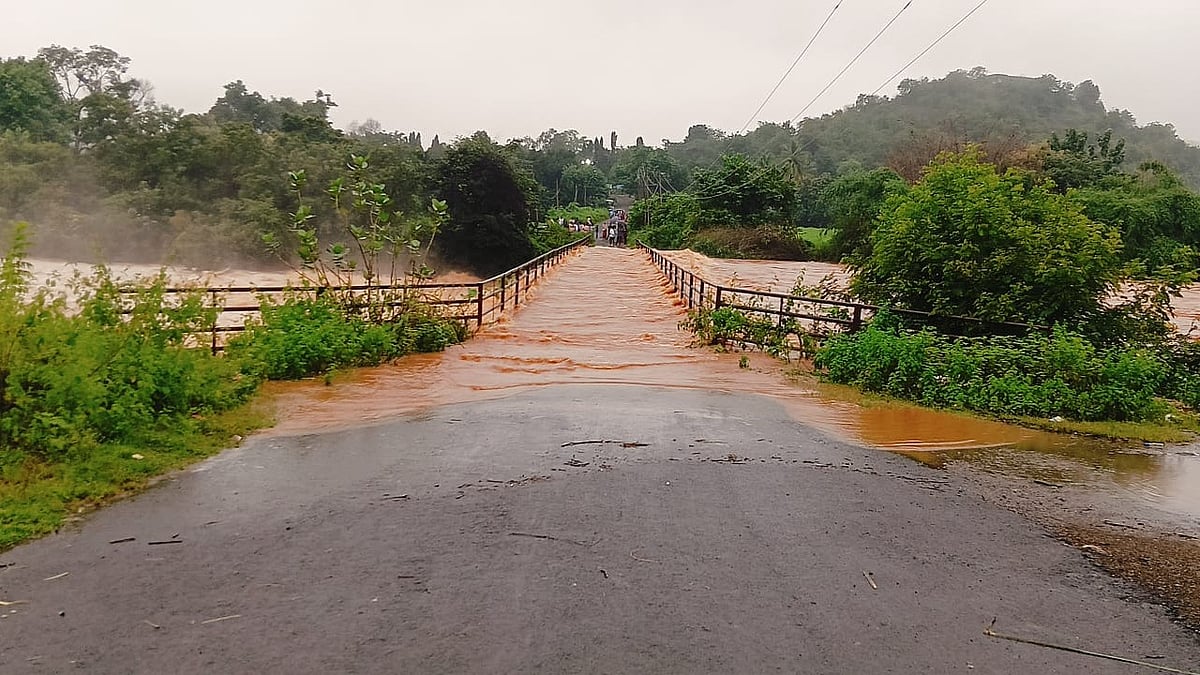 ಚಿಂಚೋಳಿ‌: ಮುಂದುವರಿದ ಕುಂಭದ್ರೋಣ ಮಳೆ; ಹಲವು ಸೇತುವೆ ಜಲಾವೃತ
