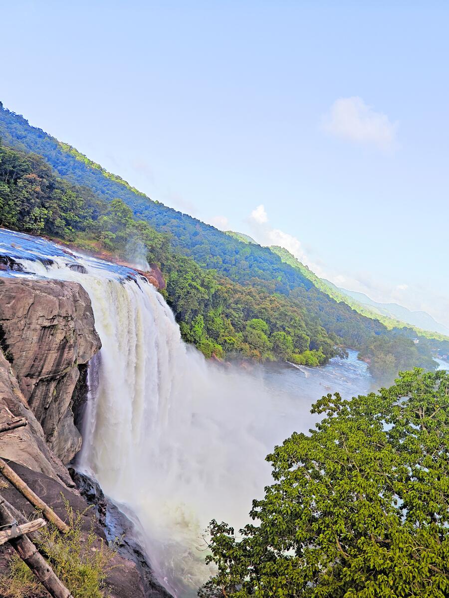 <div class="paragraphs"><p>ಅಥಿರಪಳ್ಳಿ ಜಲಪಾತದ ದೃಶ್ಯ</p></div>