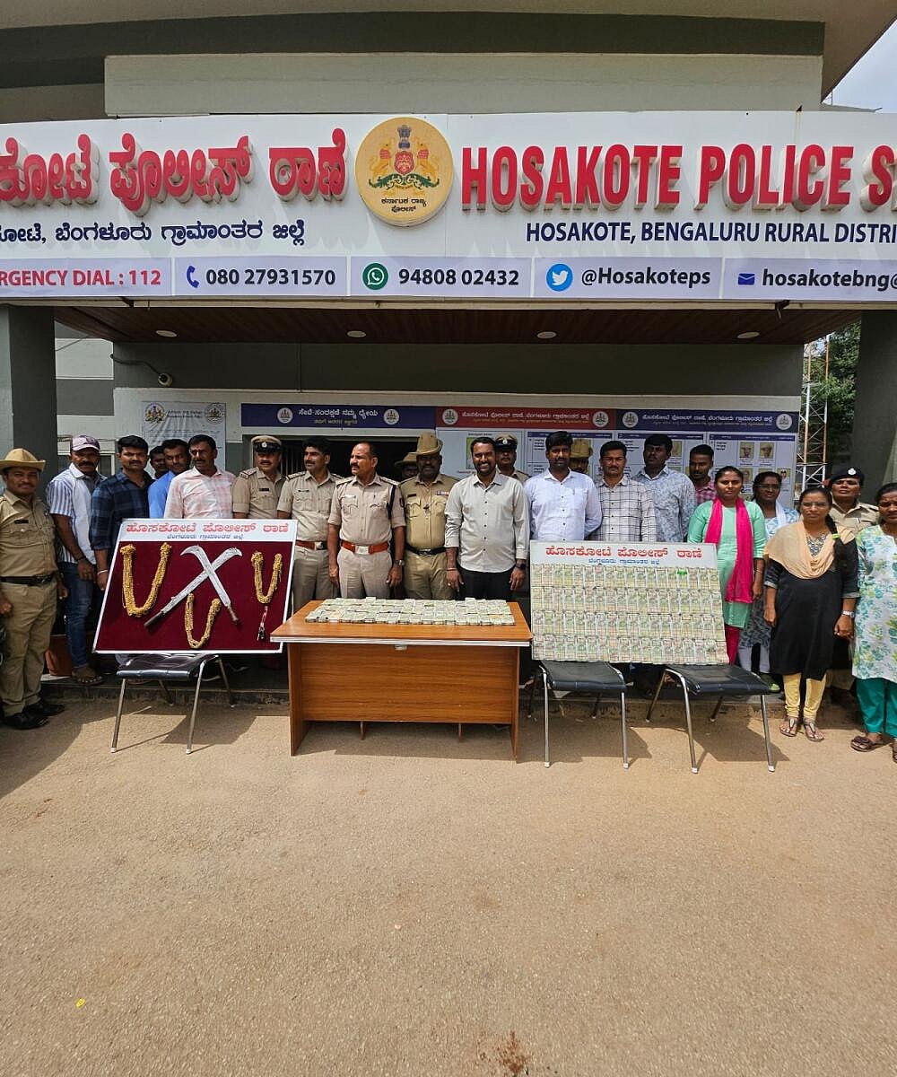 ಎಂಟು ಕೆ.ಜಿ. ನಕಲಿ ಚಿನ್ನ ವಶ; ₹63 ಲಕ್ಷ ನಗದು ಜಪ್ತಿ, ಐವರ ಬಂಧನ