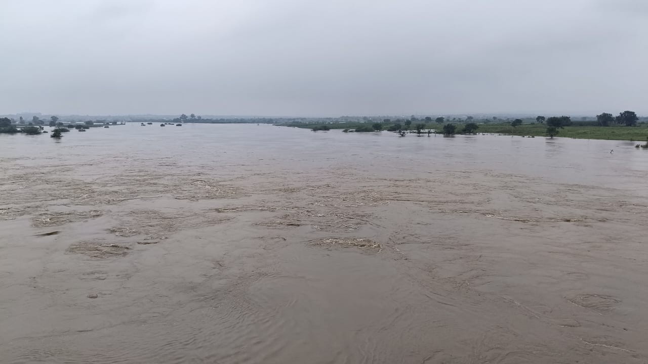 ಔರಾದ್ ತಾಲ್ಲೂಕಿನ ಕೌಠಾ ಬಳಿ ಮಾಂಜ್ರಾ ನದಿ ಮೈತುಂಬಿ ಹರಿಯುತ್ತಿದೆ