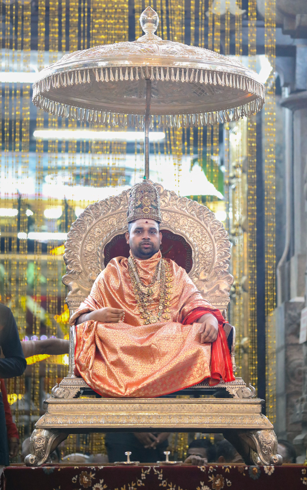 ಶಾರದಾ ಮಠದ ವಿಧುಶೇಖರಭಾರತೀ ಸ್ವಾಮೀಜಿ ರಾಜ ದರ್ಬಾರ್‌ ನಡೆಸಿದರು