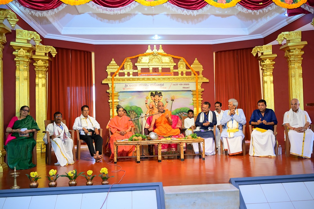 ಒಡಿಯೂರು ಸಂಸ್ಥಾನದಲ್ಲಿ ನಡೆದ ಶ್ರೀ ಲಲಿತಾಪಂಚಮಿ ಮಹೋತ್ಸವ - ಶ್ರೀ ಒಡಿಯೂರು ಕಲಾಸಿರಿ ಪ್ರಶಸ್ತಿ ಪ್ರದಾನ ಸಮಾರಂಭದಲ್ಲಿ ಗುರುದೇವಾನಂದ ಸ್ವಾಮೀಜಿರವರು  ಆಶೀರ್ವಚನ ನೀಡಿದರು. 