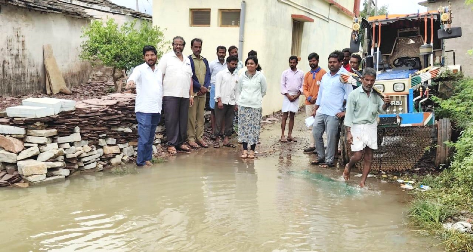 ಸೇಡಂ ತಾಲ್ಲೂಕು ಬೆನಕನಳ್ಳಿ ಗ್ರಾಮಕ್ಕೆ ತಹಶೀಲ್ದಾರ್ ಶ್ರೀಯಾಂಕ ಧನಶ್ರೀ ಭೇಟಿ ನೀಡಿದರು