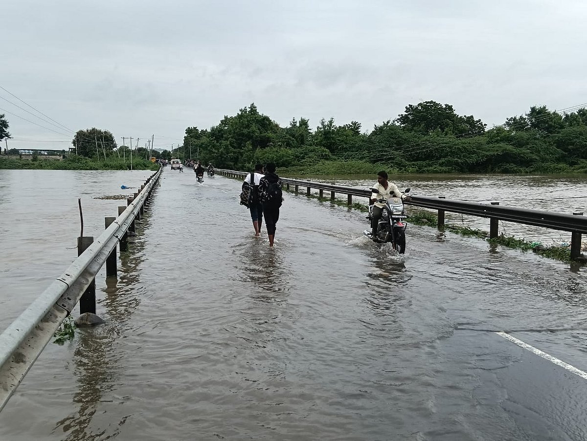 ಭೀಮಾ ನದಿ ಪ್ರವಾಹ: ಯಾದಗಿರಿ- ಕಲಬುರಗಿ ನಡುವಿನ ದೊಡ್ಡ ಹಳ್ಳದ ಸೇತುವೆ ಮುಳುಗಡೆ