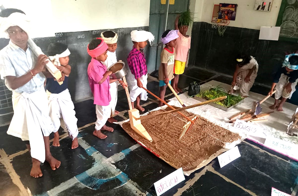 ಚಿತ್ರದುರ್ಗ : ಮಕ್ಕಳ ಮನಗೆದ್ದ ಪ್ರಾತ್ಯಕ್ಷಿಕೆ ಮಾದರಿ ಬೋಧನೆ