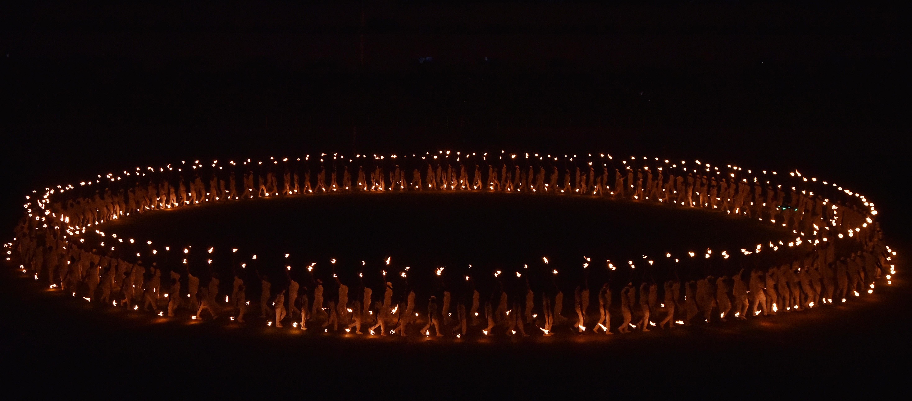 ಪಂಜಿನ ಕವಾಯತಿನಲ್ಲಿ ವಿದ್ಯಾರ್ಥಿಗಳ ಸಾಹಸ