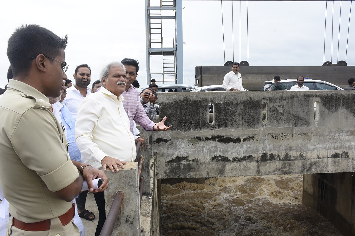 ಪ್ರವಾಹ ಪೀಡಿತ ಕಲಬುರಗಿ, ಯಾದಗಿರಿಗೆ ಸಿಎಂ ಅಥವಾ ಕಂದಾಯ ಸಚಿವರು ಭೇಟಿ: ದರ್ಶನಾಪುರ