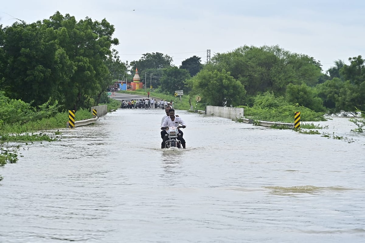 ಪ್ರವಾಹ ಪರಿಸ್ಥಿತಿ: ಸಚಿವರೆ ಎಲ್ಲಿದ್ದೀರಿ? ಎಲ್ಲಿ ಮಾಯಾವಾಗಿದ್ದೀರಿ? ಜೆಡಿಎಸ್