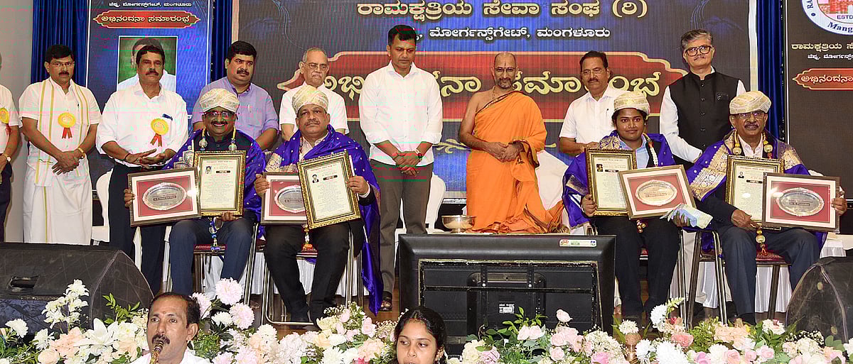 ದೇವರು, ಸಮಾಜದ ಋಣ ತೀರಿಸಿ:  ನರಸಿಂಹ ಮಠದ ವಿದ್ಯಾಪ್ರಸನ್ನ ತೀರ್ಥ ಸ್ವಾಮೀಜಿ