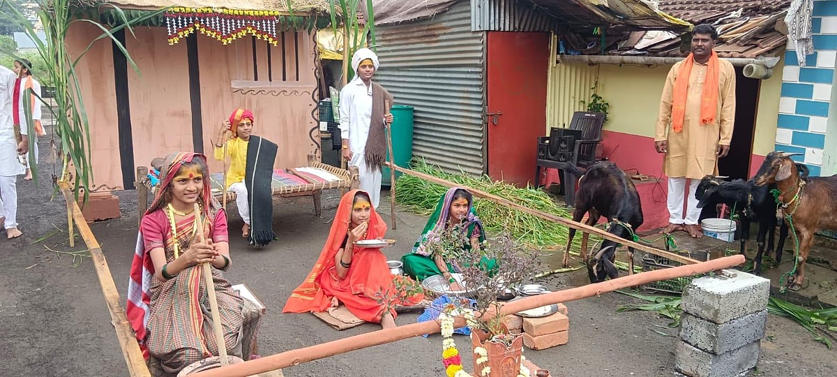ಹಳಿಯಾಳ | ದುರ್ಗಾದೌಡ ಸಮಿತಿಯಿಂದ  ದುರ್ಗಾದೇವಿ ಮೆರವಣಿಗೆ 