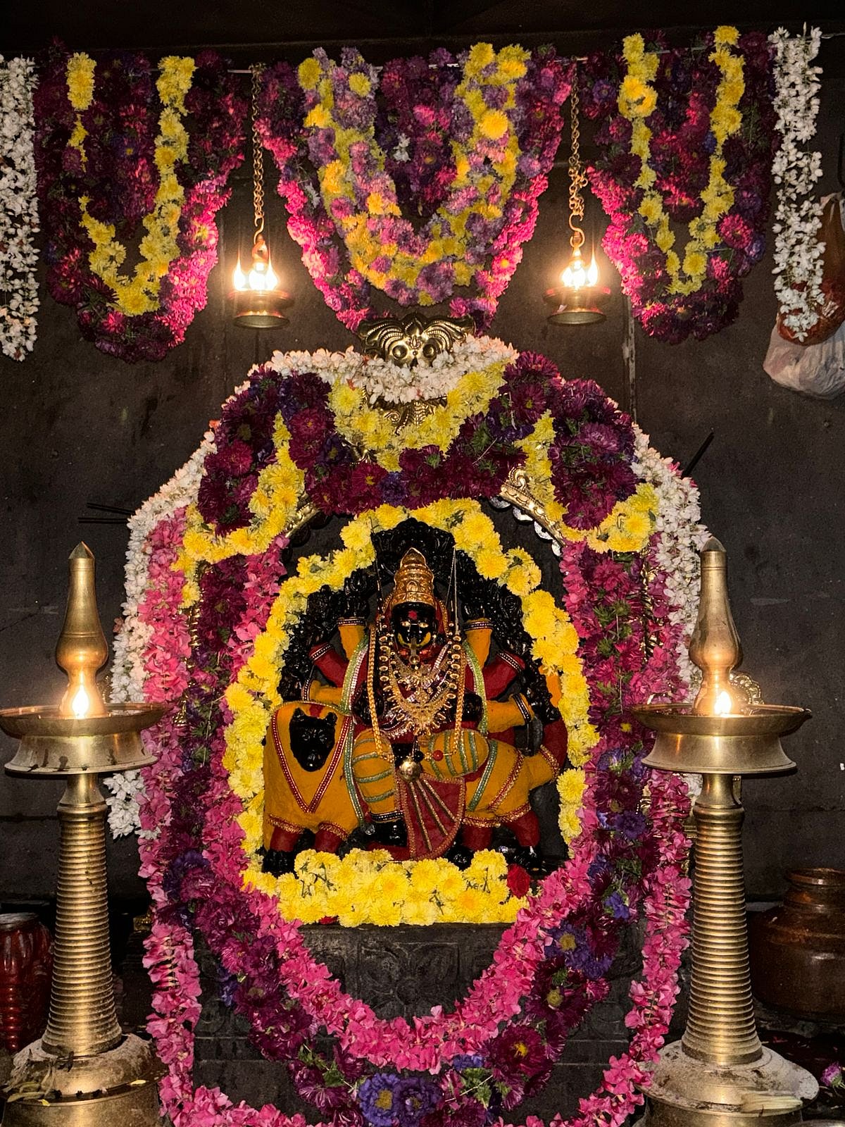 ಸುಂಟಿಕೊಪ್ಪ: ದೇವಿಗೆ ಅಲಂಕಾರ