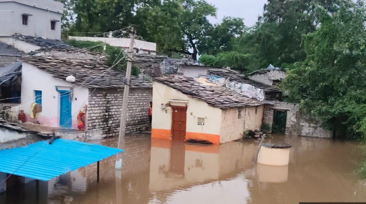 ಕೋಬಾಳ ಗ್ರಾಮ ಮನೆಗಳು ಜಲಾವೃತಗೊಂಡಿರುವುದು.