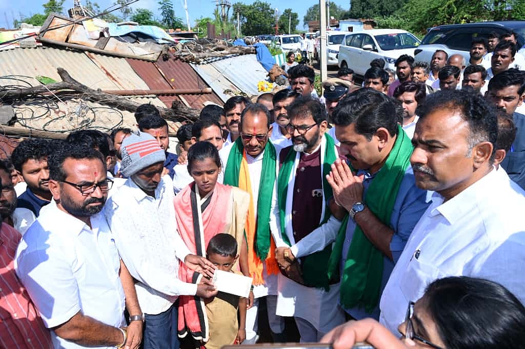 ಬೀದರ್‌: ಪ್ರವಾಹ ಪೀಡಿತ ಪ್ರದೇಶಗಳಿಗೆ ವಿಜಯೇಂದ್ರ, ಛಲವಾದಿ ನಾರಾಯಣಸ್ವಾಮಿ ಭೇಟಿ