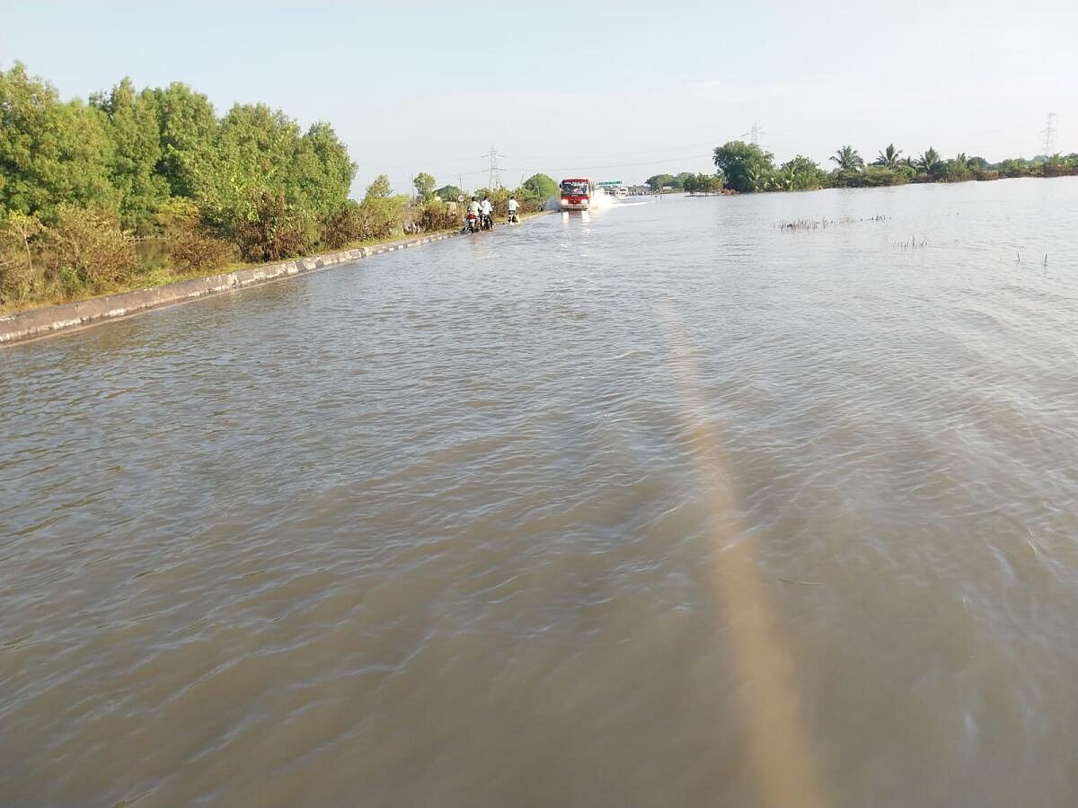 ಮಹಾರಾಷ್ಟ್ರದಲ್ಲಿ ಭಾರಿ ಮಳೆ: ಸೋಲಾಪುರ–ವಿಜಯಪುರ ರಾಷ್ಟ್ರೀಯ ಹೆದ್ದಾರಿ ಬಂದ್