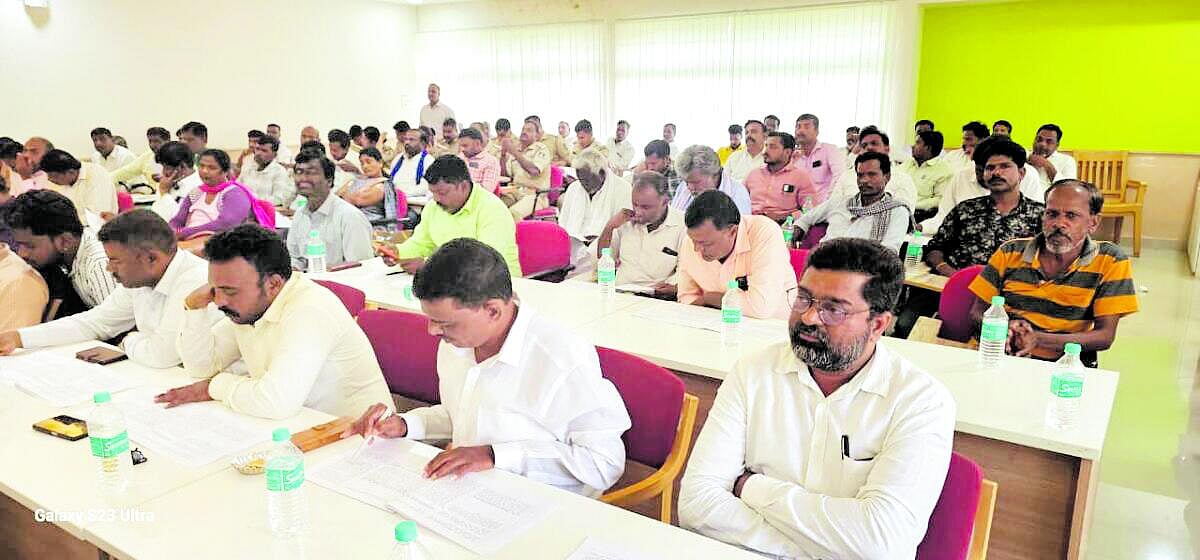 ಚಾಮರಾಜನಗರ | ಕಾರ್ಖಾನೆಯಲ್ಲಿ ಮಹಿಳೆಯರ ಶೋಷಣೆ: ಬಂಗಾರು ಆರೋಪ