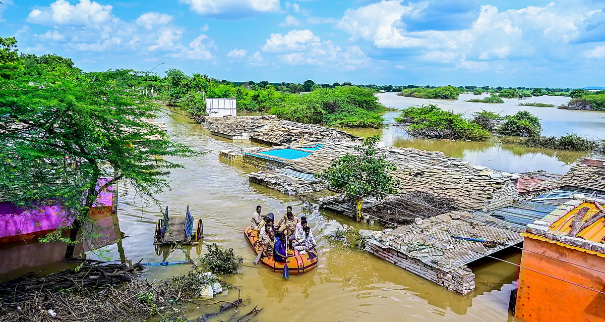 Flood Effects |  ಭೀಮೆ ಪ್ರವಾಹ: ತಗ್ಗದ ಭೀತಿ, ಬವಣೆ