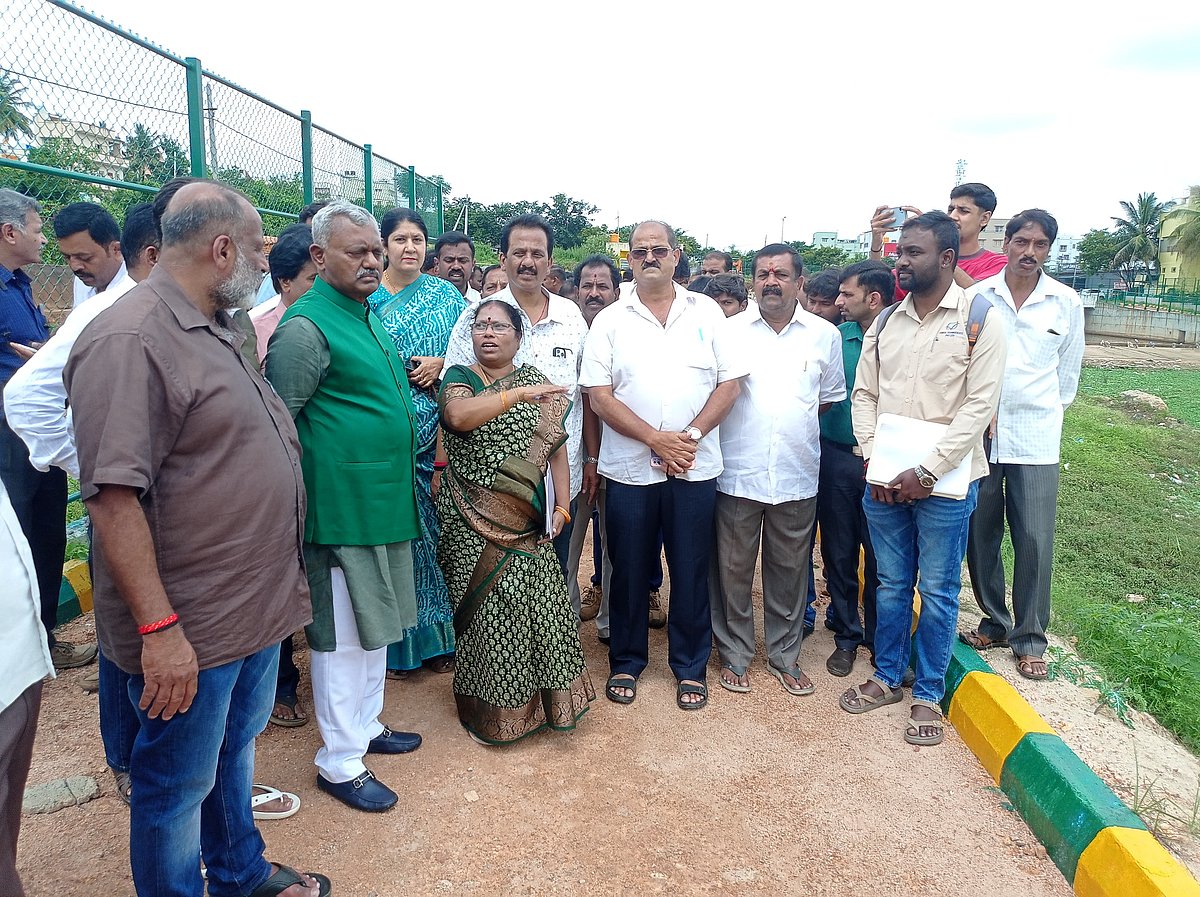 ಪ್ರಜಾವಾಣಿ ವರದಿ ಪರಿಣಾಮ: ಹೊಸಕೆರೆ ಸ್ಥಳ ಪರಿಶೀಲಿಸಿದ ಶಾಸಕ ಎಸ್‌.ಟಿ. ಸೋಮಶೇಖರ್‌