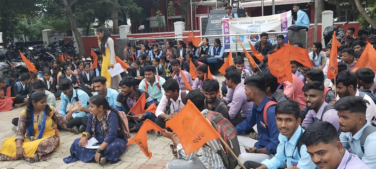 ರಾಣೆಬೆನ್ನೂರು: ಉಪನ್ಯಾಸಕರ ಶೀಘ್ರ ನೇಮಕಾತಿಗೆ ಆಗ್ರಹ