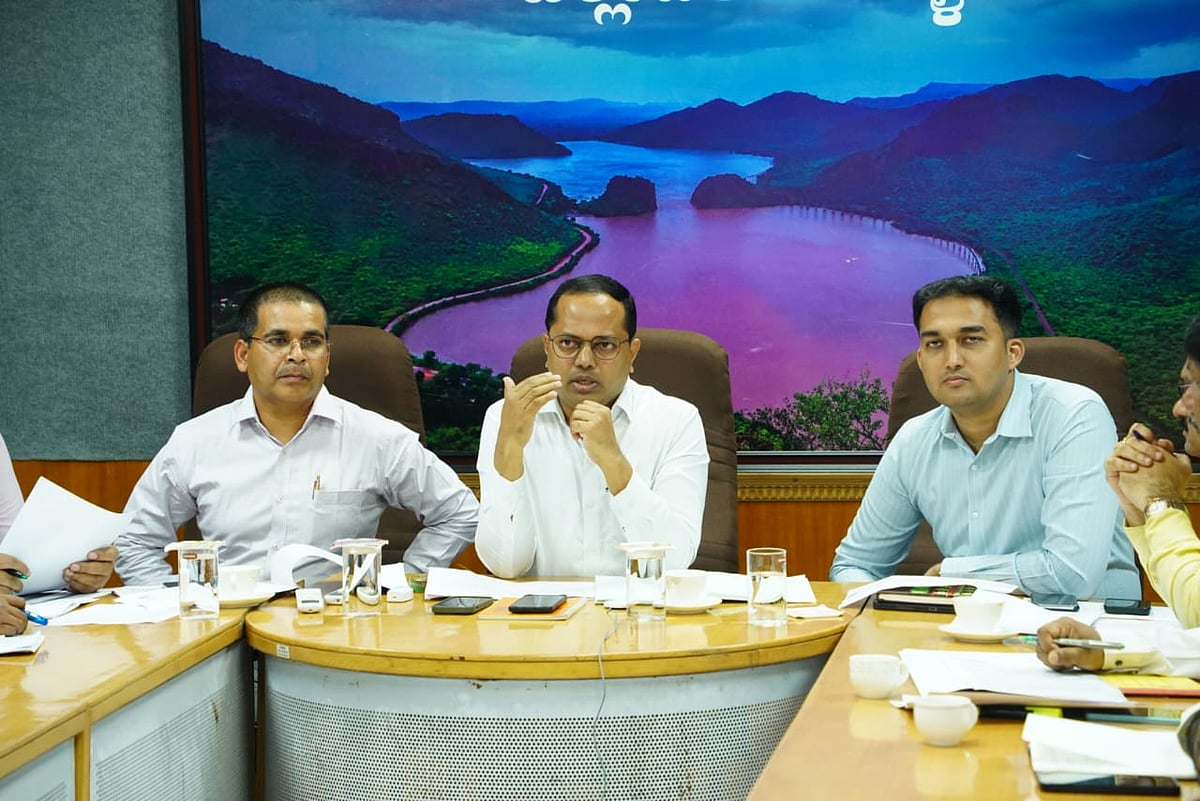 ಬಳ್ಳಾರಿ | ಸಾಮಾಜಿಕ- ಶೈಕ್ಷಣಿಕ ಸಮೀಕ್ಷೆಗೆ ವೇಗ ನೀಡಿ: ಜಿಲ್ಲಾಧಿಕಾರಿ ಸೂಚನೆ
