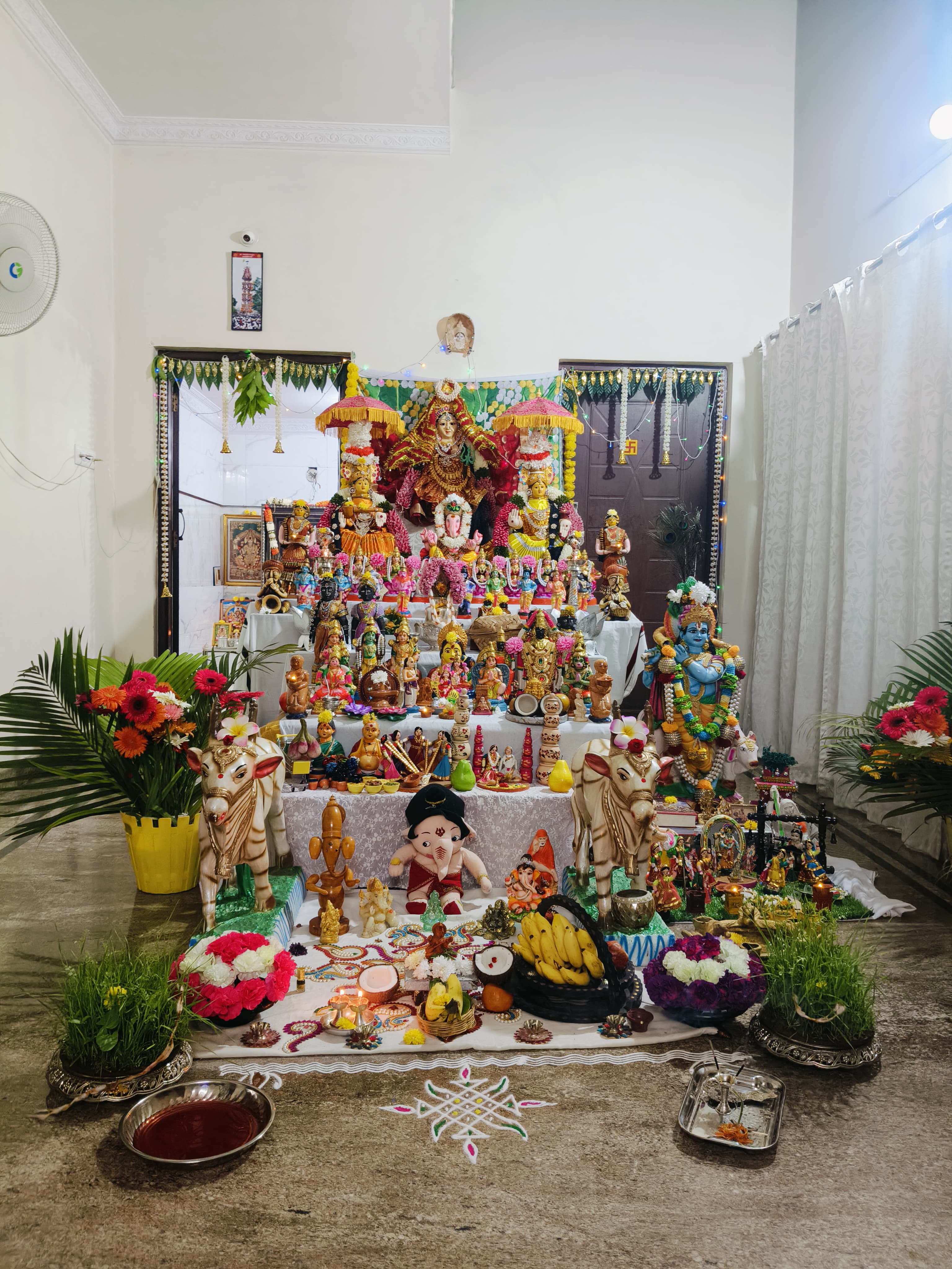 ಗೊಂಬೆಗಳನ್ನು ಕುಳ್ಳರಿಸಿರುವುದು