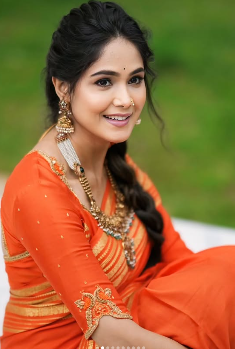 ನವರಾತ್ರಿ 9ನೇ ದಿನವೂ ಸೀರೆಯಲ್ಲಿ ಮಿಂಚಿದ  ಮೋಕ್ಷಿತಾ ಪೈ 