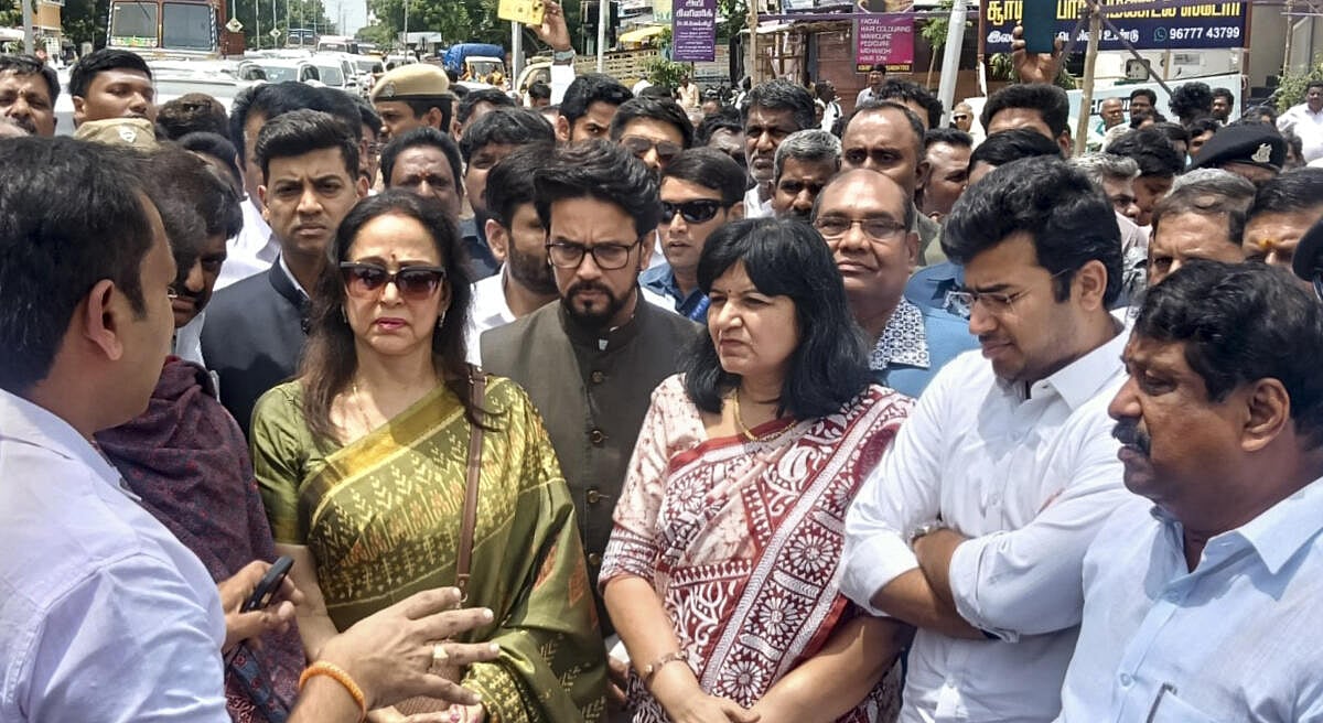 ಕಿರಿದಾದ ಸ್ಥಳದಲ್ಲಿ ರ್‍ಯಾಲಿ–ವಿದ್ಯುತ್ ಕಡಿತ..ಎಲ್ಲವೂ ಸಂಶಯಾಸ್ಪದ: ಹೇಮಾ ಮಾಲಿನಿ