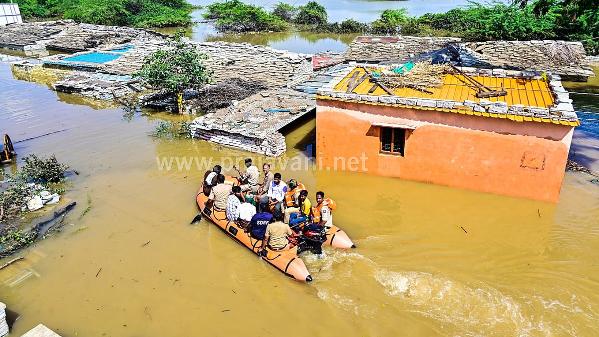 PHOTOS | ಕಲಬುರಗಿ: ಅತಿವೃಷ್ಟಿ, ಪ್ರವಾಹ; ಮನೆಗಳು ಜಲಾವೃತ, ಸಂಕಷ್ಟದಲ್ಲಿ ಜನರು