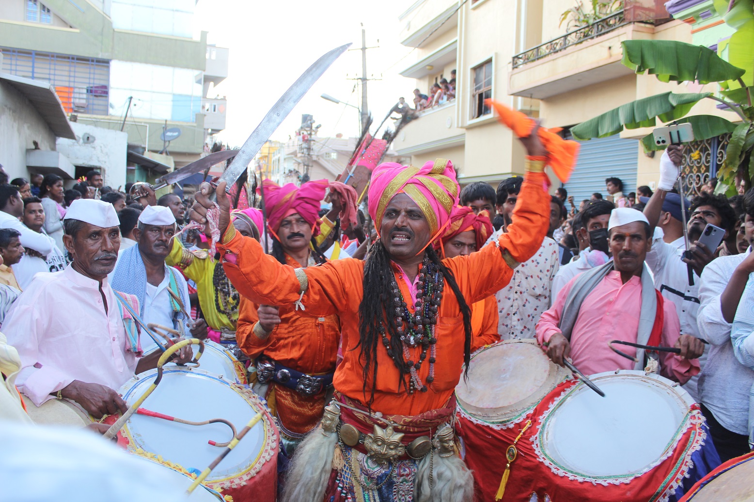 ಪುರವಂತಿಕೆ ಕಲಾವಿದರ ನೃತ್ಯ