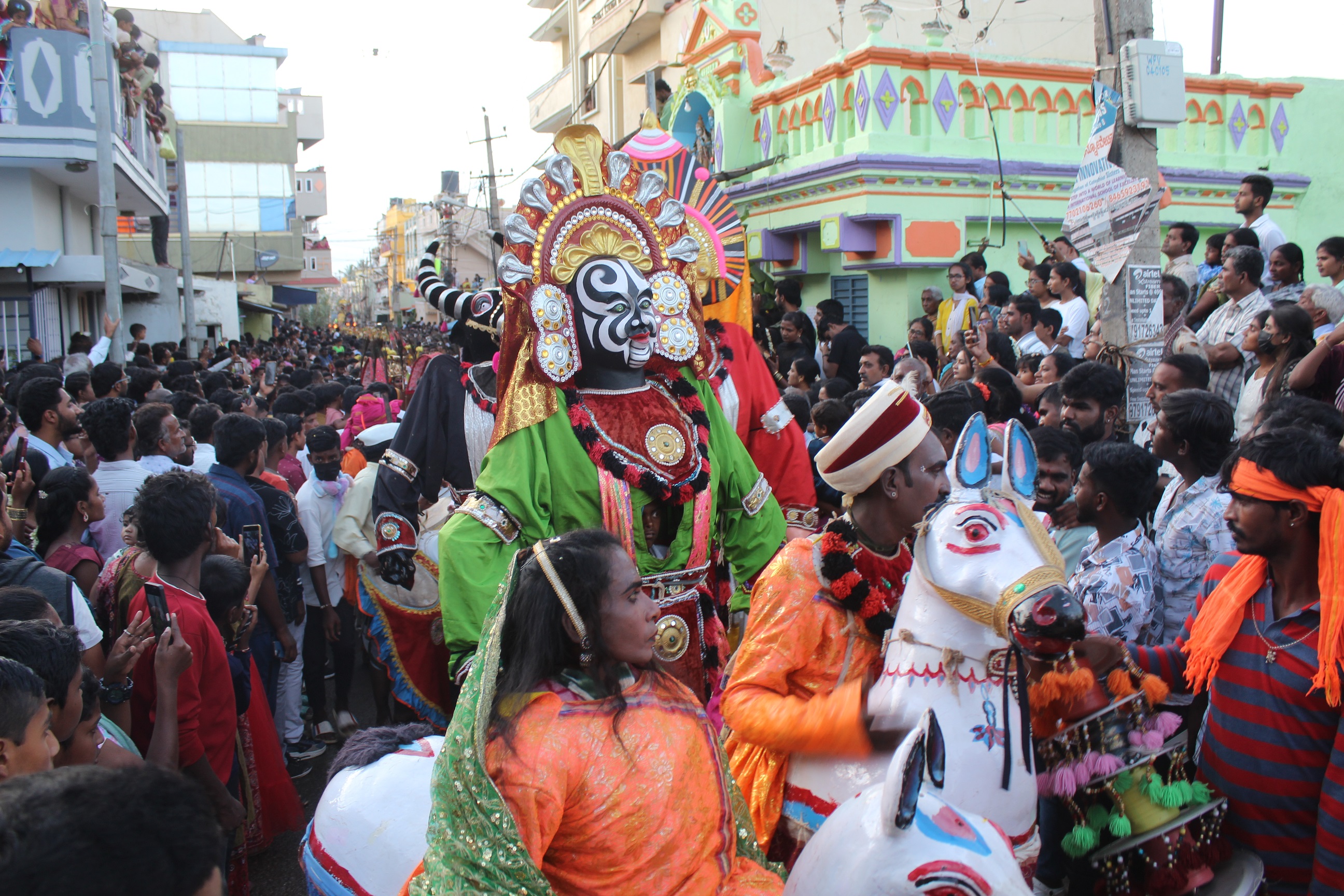 ಜಾನಪದ ಕಲಾತಂಡದ ನೋಟ