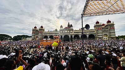 ಕಣ್ಮನ ಸೆಳೆದ ವಿಶ್ವವಿಖ್ಯಾತ ಜಂಬೂಸವಾರಿ