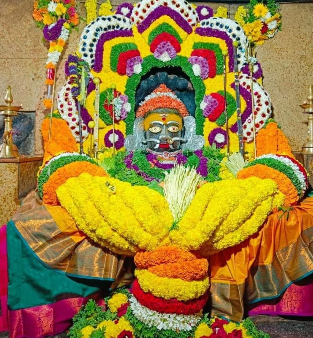ಹೂವಿನ ಅಲಂಕಾರದಲ್ಲಿ ಏಕನಾಥೇಶ್ವರಿ ದೇವಿ