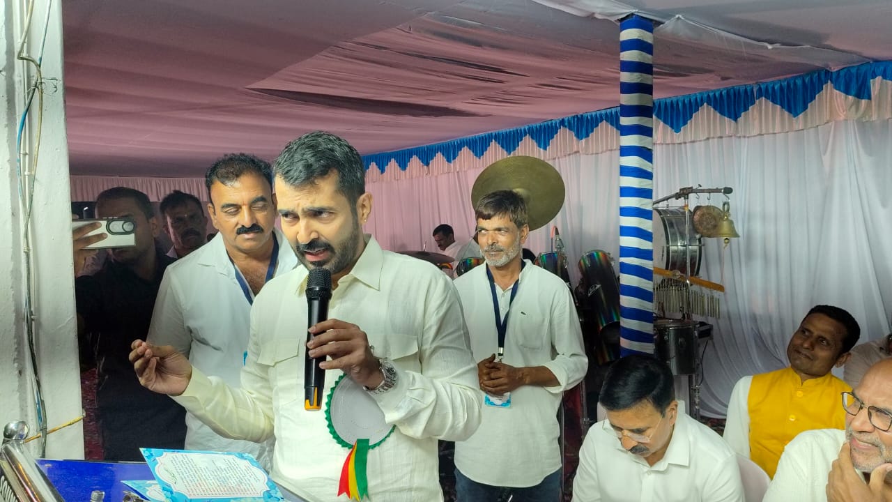 ಸುಂಟಿಕೊಪ್ಪ ವಾಹನ ಚಾಲಕರ ಸಂಘದ ವತಿಯಿಂದ ನಡೆದ ಆಯುಧ ಪೂಜಾ ಸಮಾರಂಭದಲ್ಲಿ ಶಾಸಕ ಮಂತರ್ ಗೌಡ ಮಾತನಾಡಿದರು.