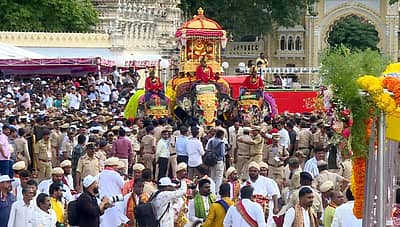 ಅಂಬಾರಿ ಹೊತ್ತ ಅಭಿಮನ್ಯು ಜೊತೆ ಗಜಪಡೆ