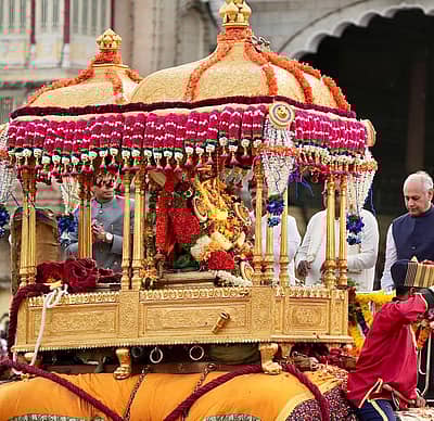 750 ಕೆಜಿ ತೂಕದ ಚಿನ್ನದ ಅಂಬಾರಿಯನ್ನು ಹೊತ್ತು ಸಾಗಿದ ಅಭಿಮನ್ಯು