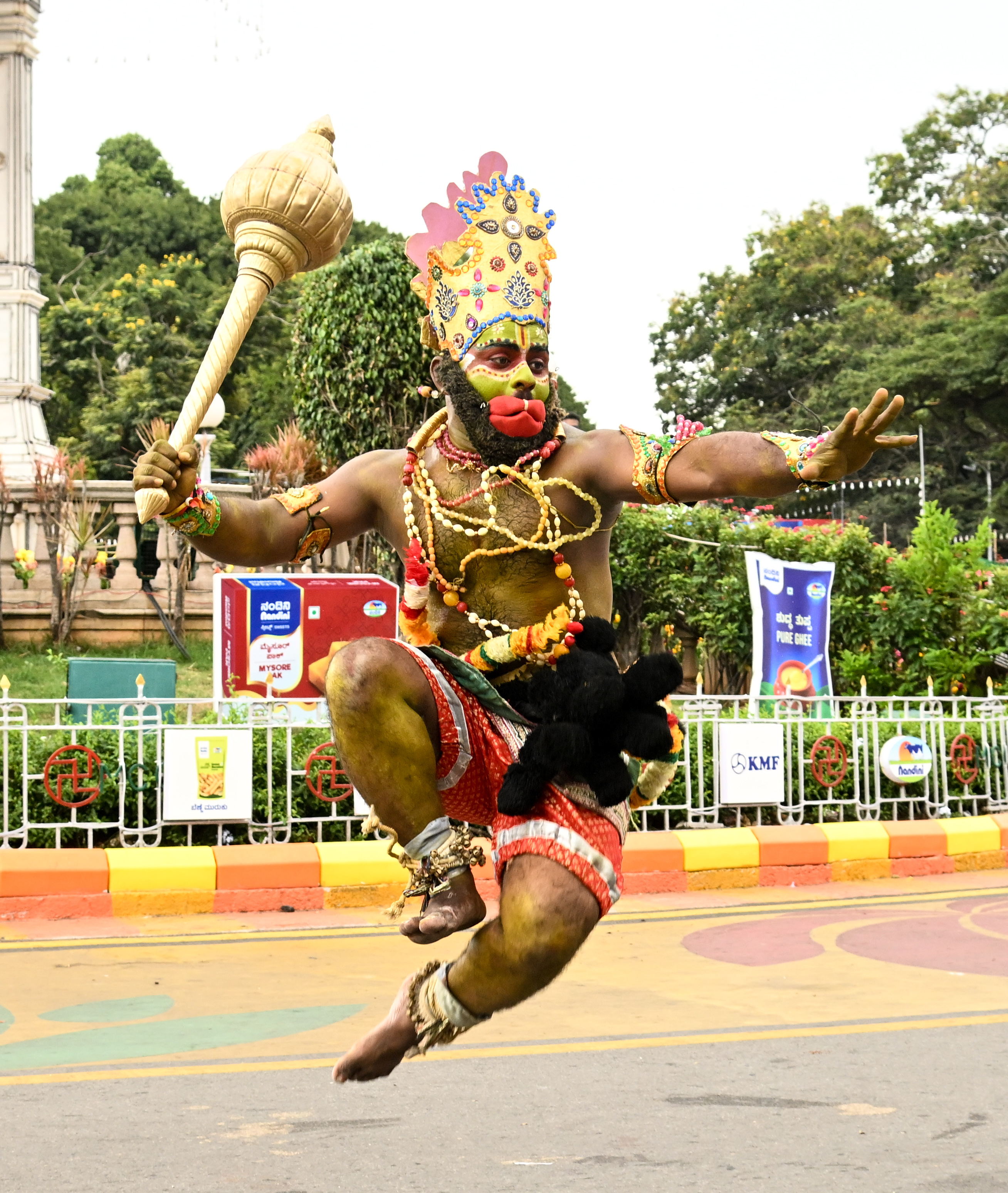 ಮೆರವಣಿಗೆಯಲ್ಲಿ ಕಂಡ ಹನುಮಂತ ವೇಷಧಾರಿ